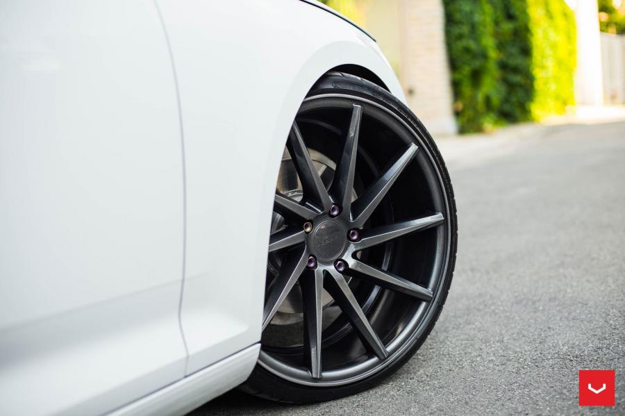 Детали экстерьера Audi A4 Sedan Quattro on Vossen Wheels (CVT) 2017 года  (фото 14 из 18)